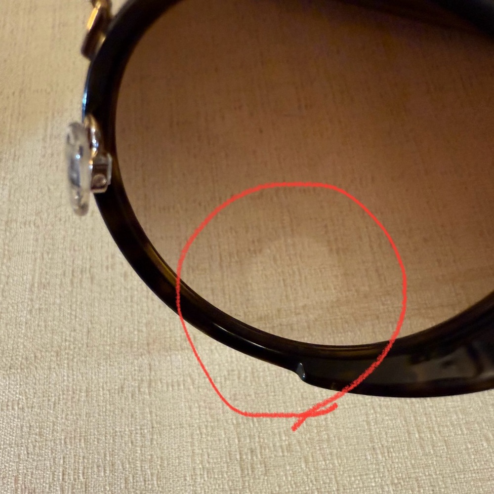 Bebe Tortoise Sunglasses BB7213 (214) with flaws - Picture 9 of 10